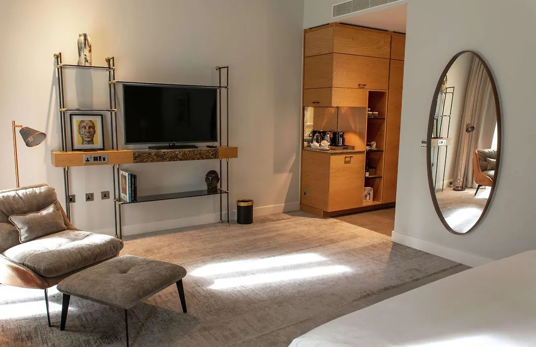 Lincoln Plaza London, Curio Collection By Hilton-1